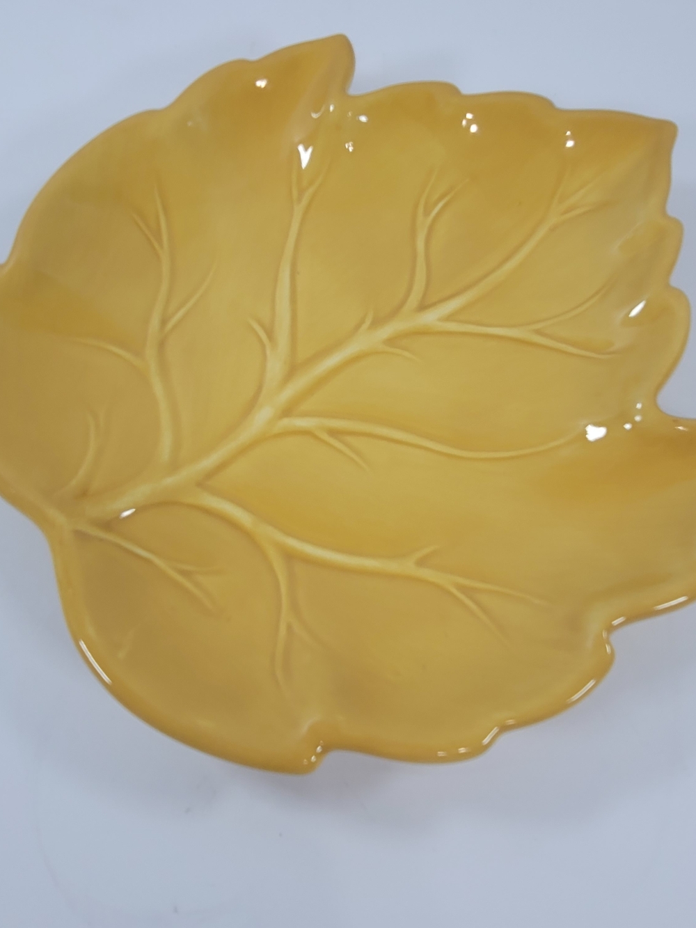 Tabletops Lifestyles Fruit Medley Leaf Dish Plate Salad Size Yellow